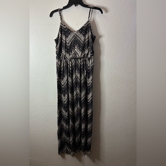💥Lush Chevron Patterned Black and Tan Maxi Dress L - Picture 5 of 14